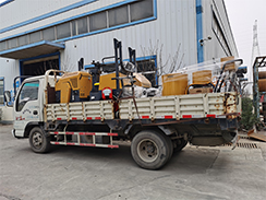 福瑞得機(jī)械雙輪壓路機(jī)、灌縫機(jī)發(fā)往江蘇